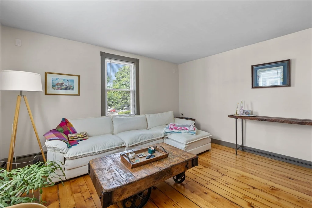2 bed, 1 bath apartment for rent at 9 Hodges Ct Unit 2, Salem — photo 1 of 16