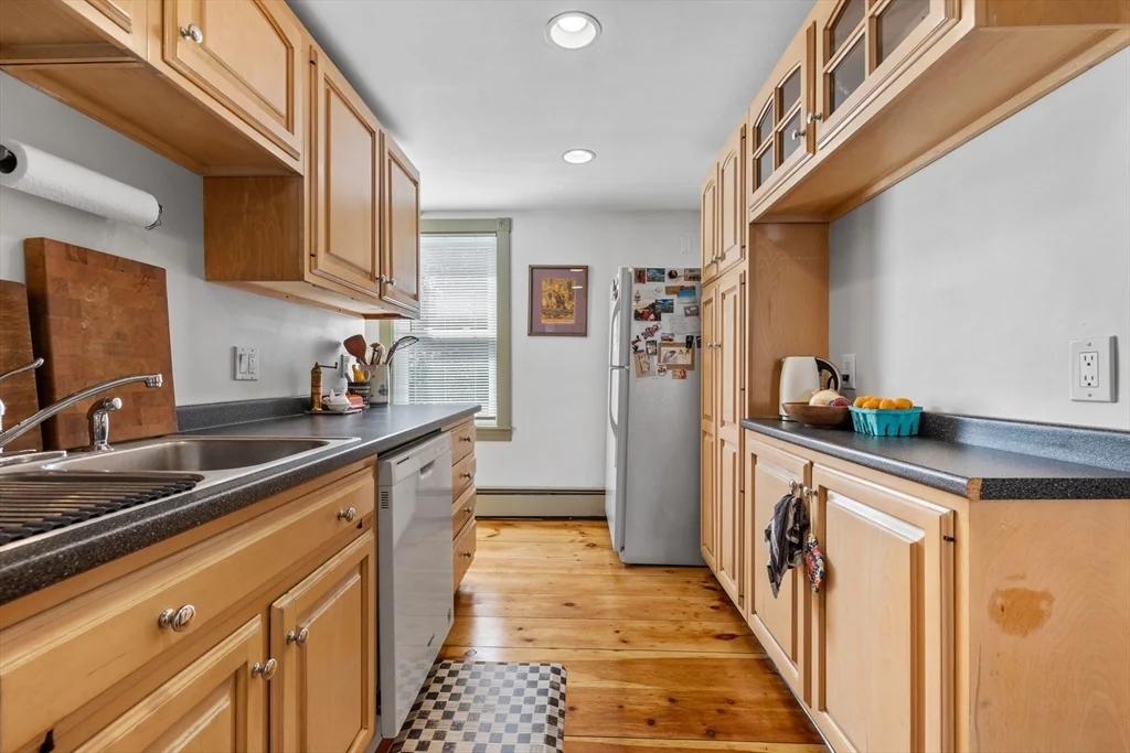 2 bed, 1 bath apartment for rent at 9 Hodges Ct Unit 2, Salem — photo 9 of 16