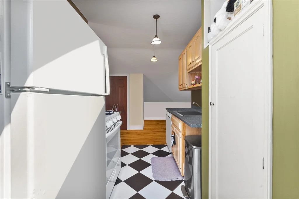 1 bed, 1 bath apartment for rent at 9 Hodges Ct Unit 3, Salem — photo 9 of 12