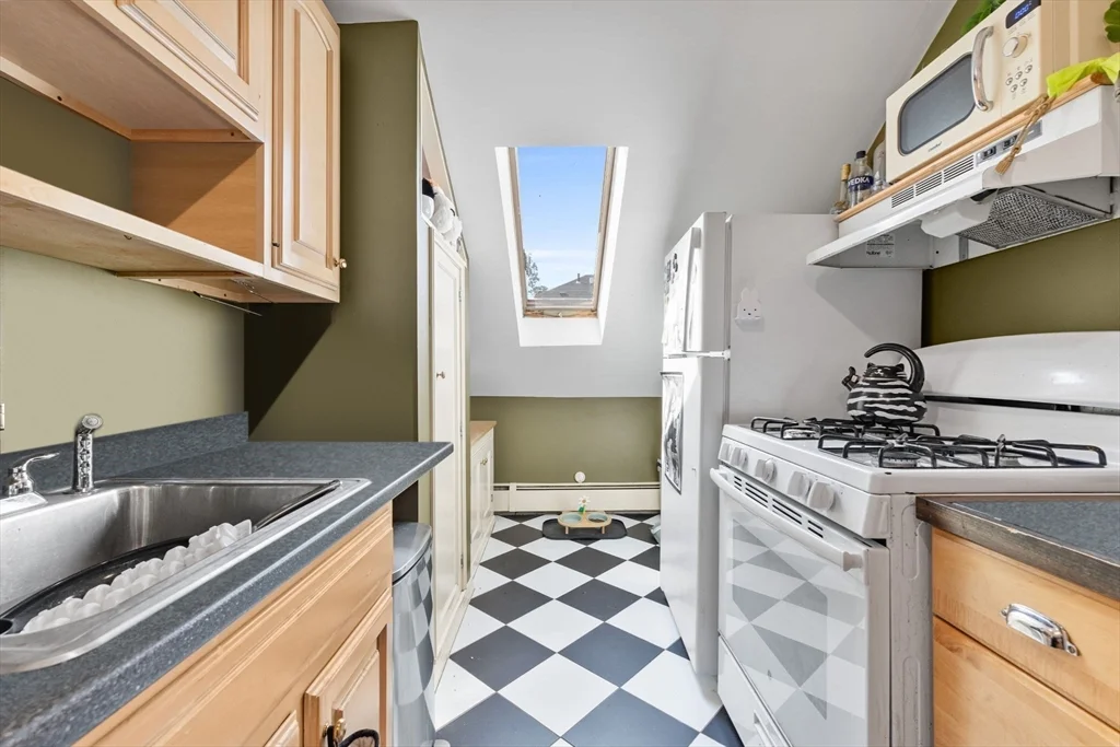 1 bed, 1 bath apartment for rent at 9 Hodges Ct Unit 3, Salem — photo 8 of 12
