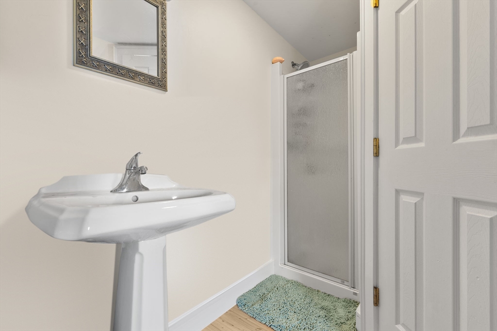 1 bed, 1 bath apartment for rent at 9 Hodges Ct Unit 3, Salem — photo 9 of 10