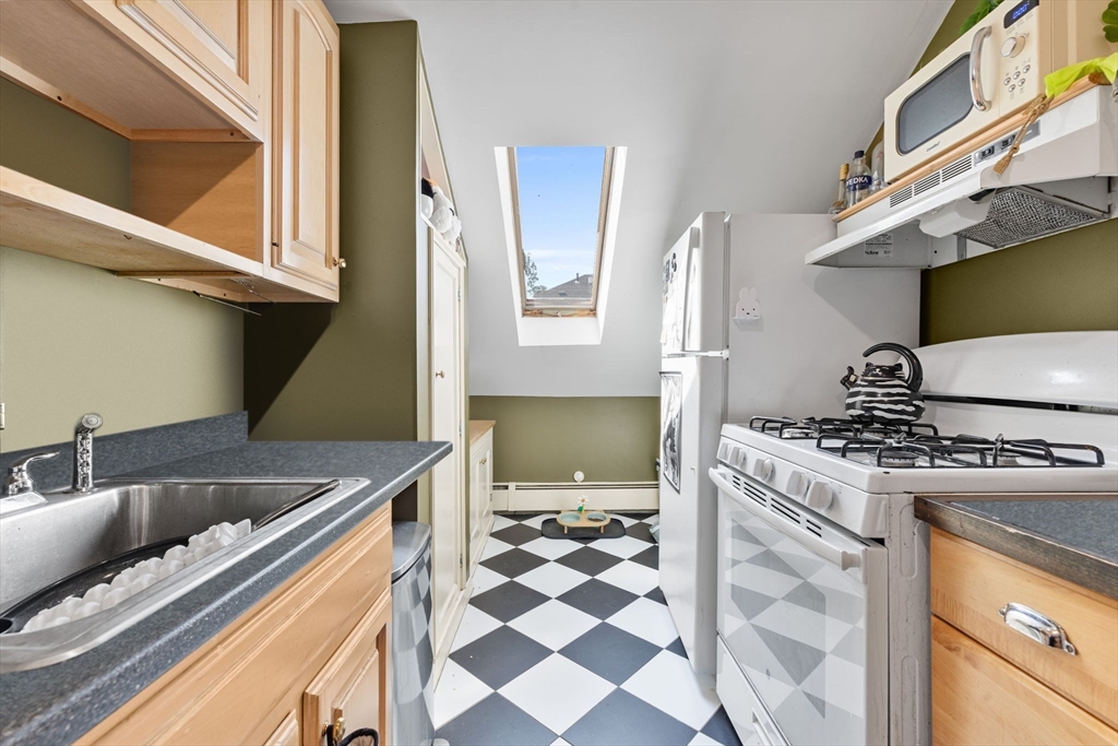 1 bed, 1 bath apartment for rent at 9 Hodges Ct Unit 3, Salem — photo 3 of 10