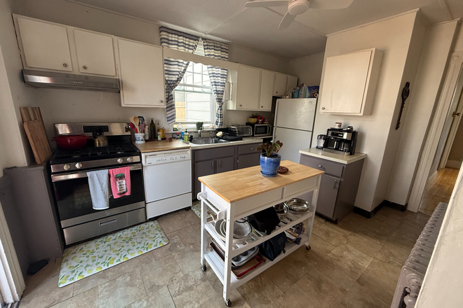 1 bed, 1 bath apartment for rent at 9 Hollis St, Newton Corner — photo 2 of 13