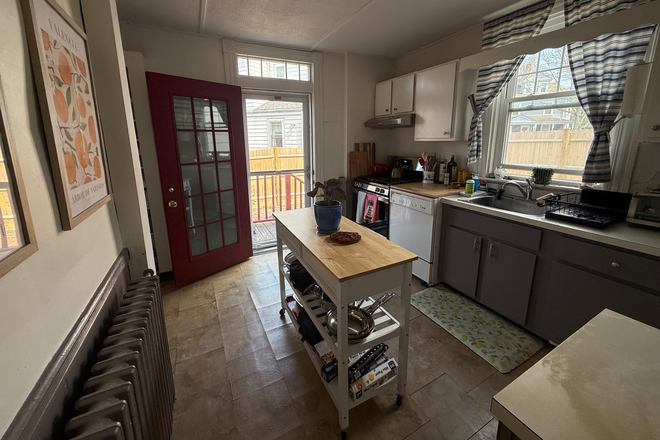 1 bed, 1 bath apartment for rent at 9 Hollis St, Newton Corner — photo 3 of 13