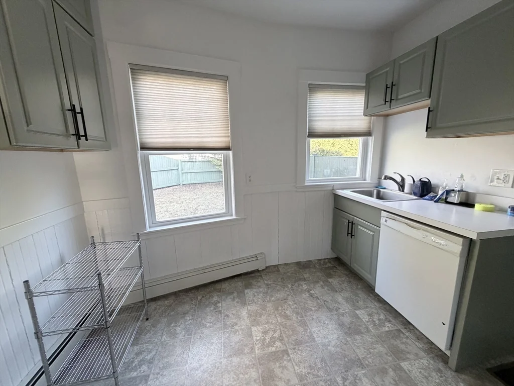 2 bed, 1 bath apartment for rent at 9 Hollis St Unit B, East Milton — photo 5 of 19