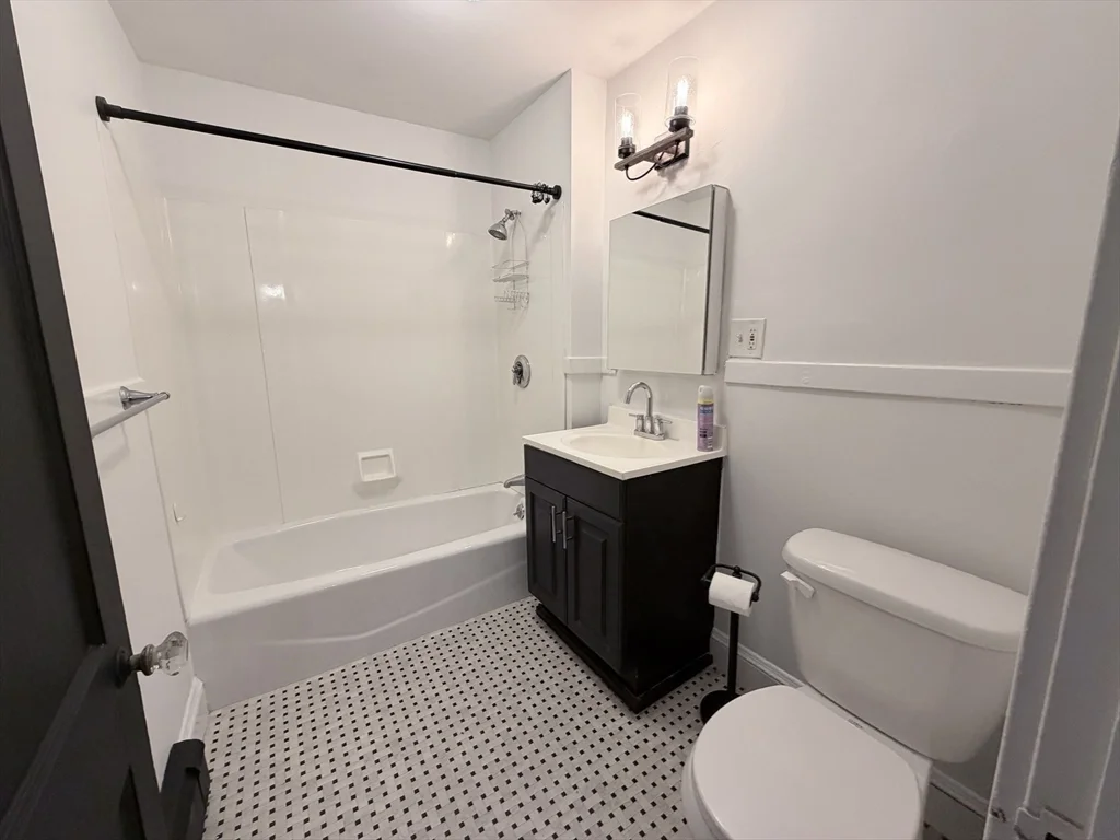 2 bed, 1 bath apartment for rent at 9 Hollis St Unit B, East Milton — photo 16 of 19