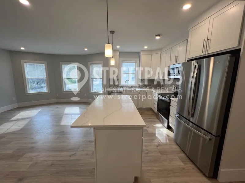 3 bed, 2 bath apartment for rent at 9 Holton St Unit 2, Allston — photo 4 of 36