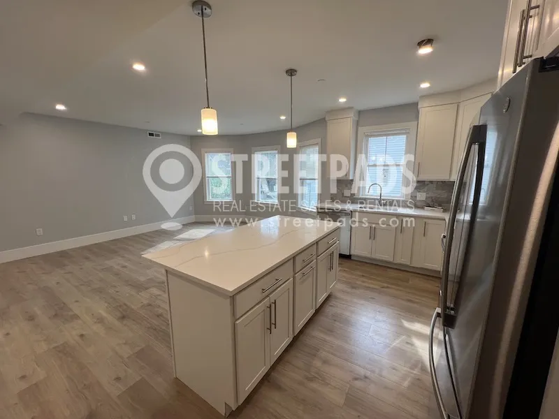 3 bed, 2 bath apartment for rent at 9 Holton St Unit 2, Allston — photo 5 of 36