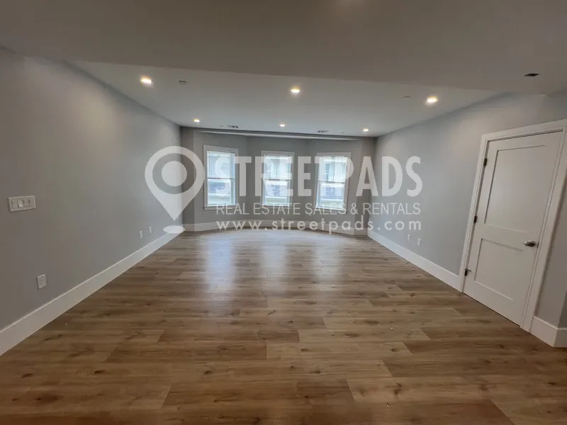 3 bed, 2 bath apartment for rent at 9 Holton St Unit 3, Allston — photo 8 of 28