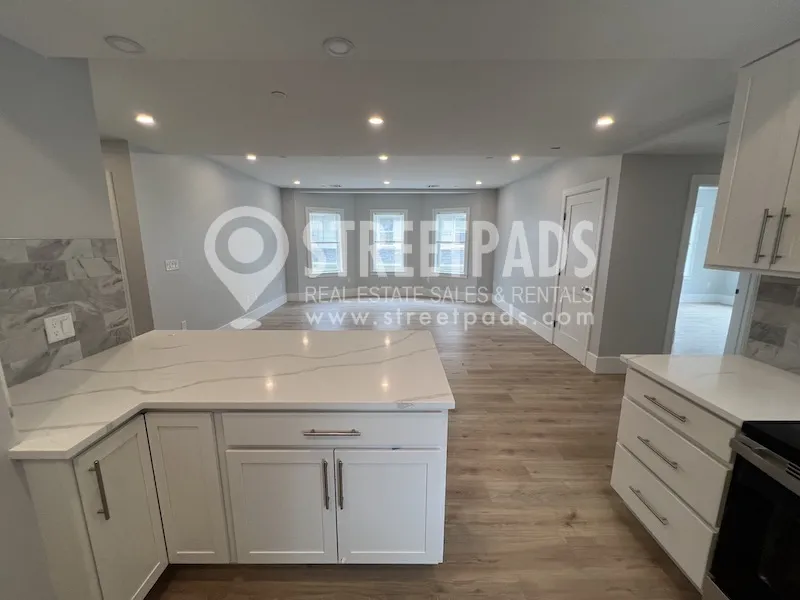 3 bed, 2 bath apartment for rent at 9 Holton St Unit 3, Allston — photo 7 of 28