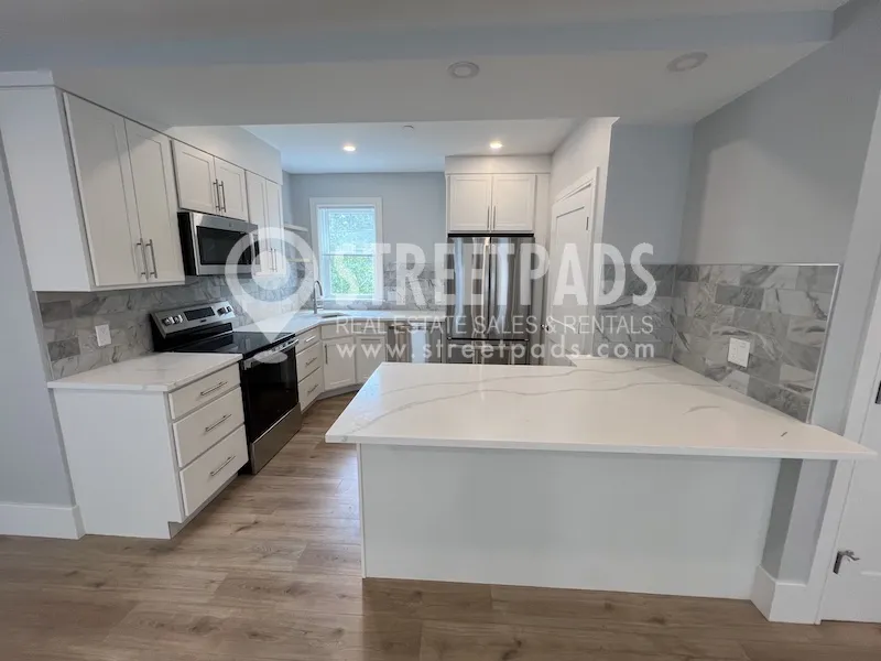 3 bed, 2 bath apartment for rent at 9 Holton St Unit 3, Allston — photo 5 of 28