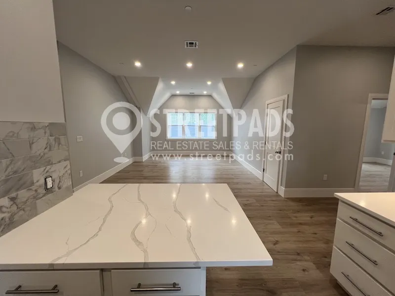 3 bed, 2 bath apartment for rent at 9 Holton St Unit 5, Allston — photo 6 of 37
