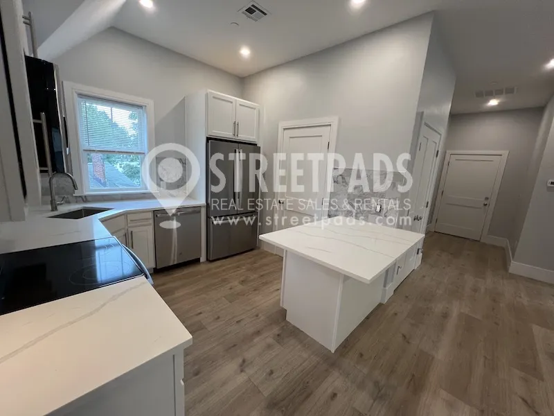 3 bed, 2 bath apartment for rent at 9 Holton St Unit 5, Allston — photo 4 of 37