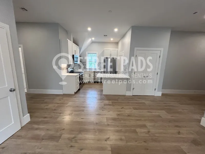 3 bed, 2 bath apartment for rent at 9 Holton St Unit 5, Allston — photo 10 of 37