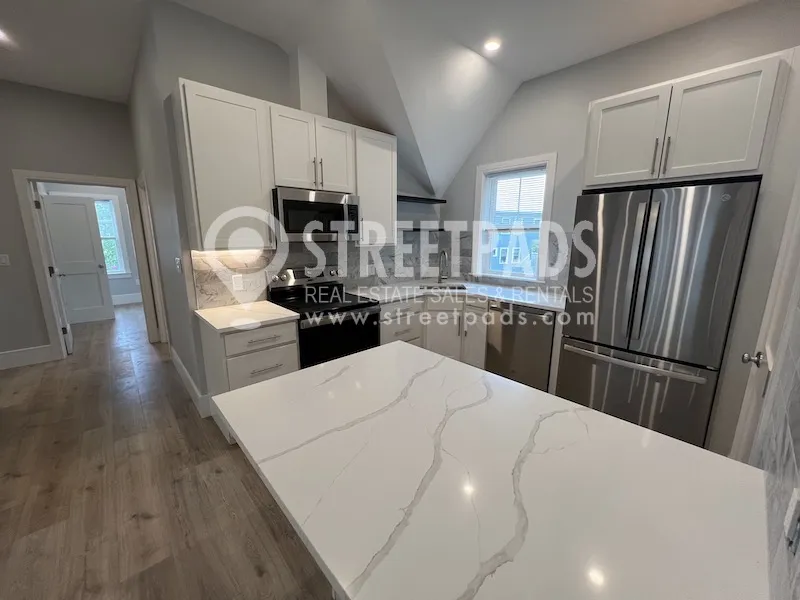 3 bed, 2 bath apartment for rent at 9 Holton St Unit 5, Allston — photo 3 of 37