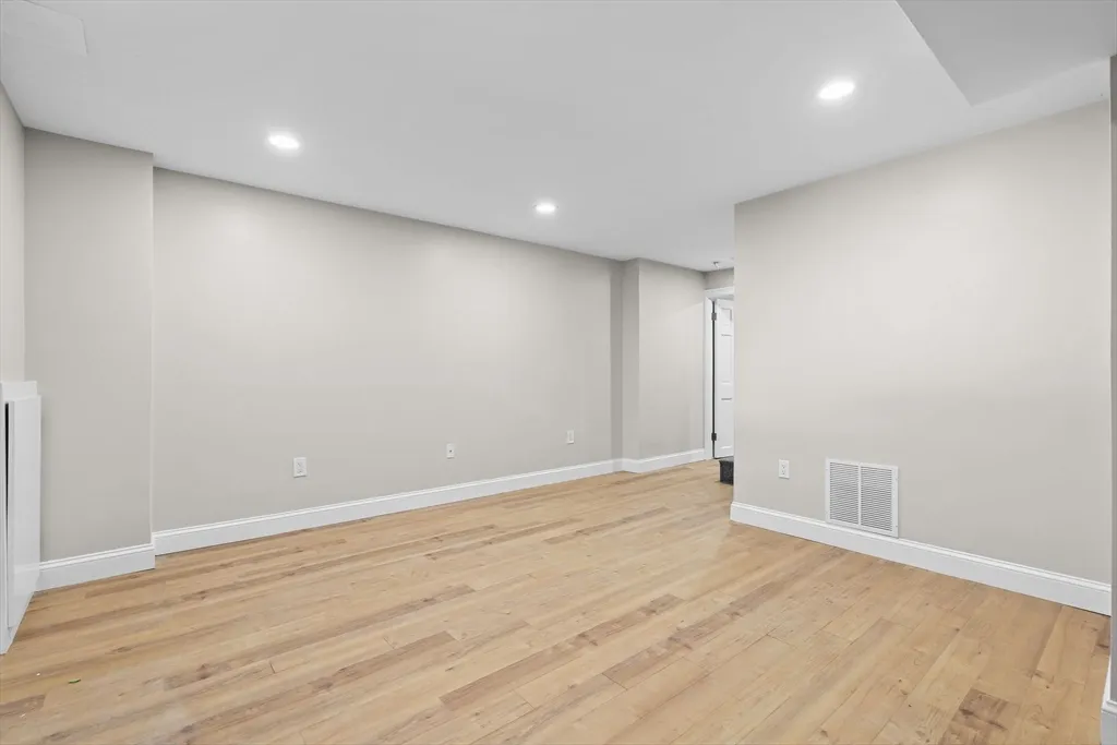 3 bed, 2 bath apartment for rent at 9 Home Ave Unit 1, Natick — photo 22 of 26