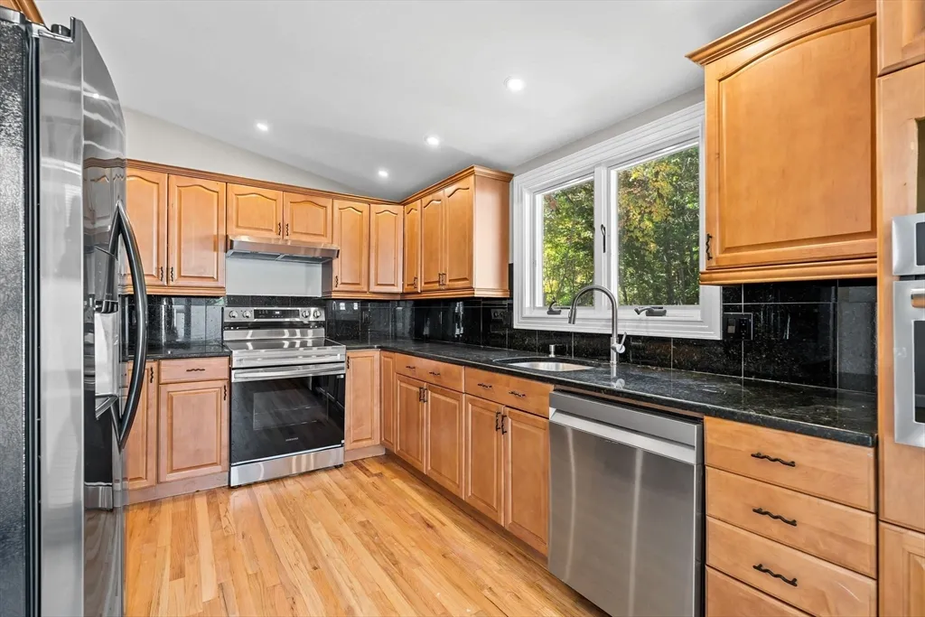 3 bed, 2 bath apartment for rent at 9 Home Ave Unit 1, Natick — photo 1 of 26