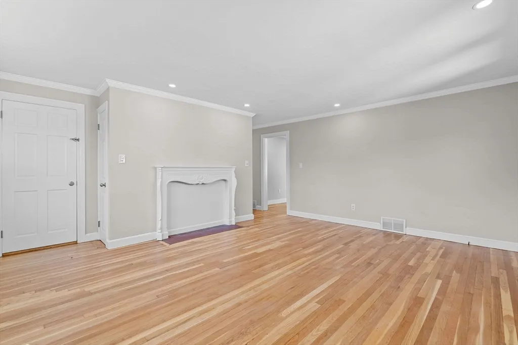 3 bed, 2 bath apartment for rent at 9 Home Ave Unit 1, Natick — photo 4 of 26