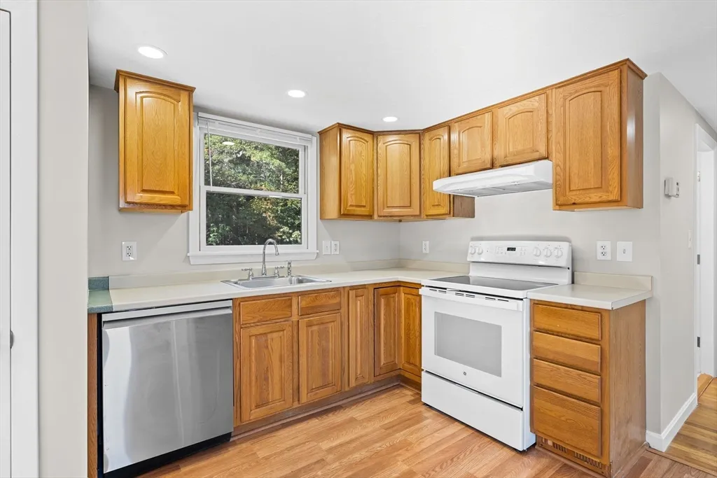 2 bed, 1 bath apartment for rent at 9 Home Ave Unit 2, Natick — photo 6 of 19