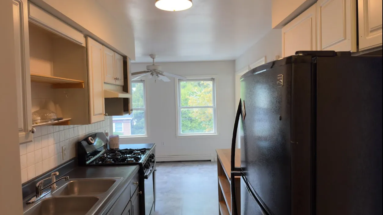 3 bed, 1 bath apartment for rent at 9 Irving St Unit 2, West Medford — photo 3 of 15