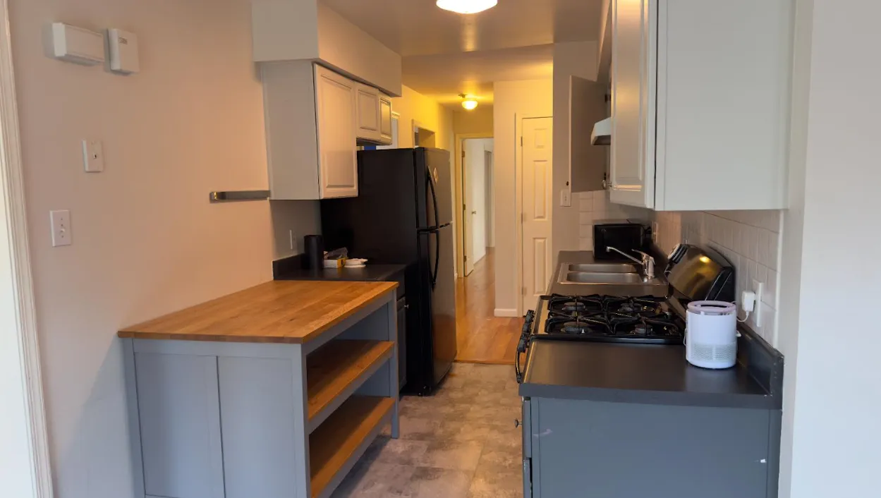 3 bed, 1 bath apartment for rent at 9 Irving St Unit 2, West Medford — photo 2 of 15