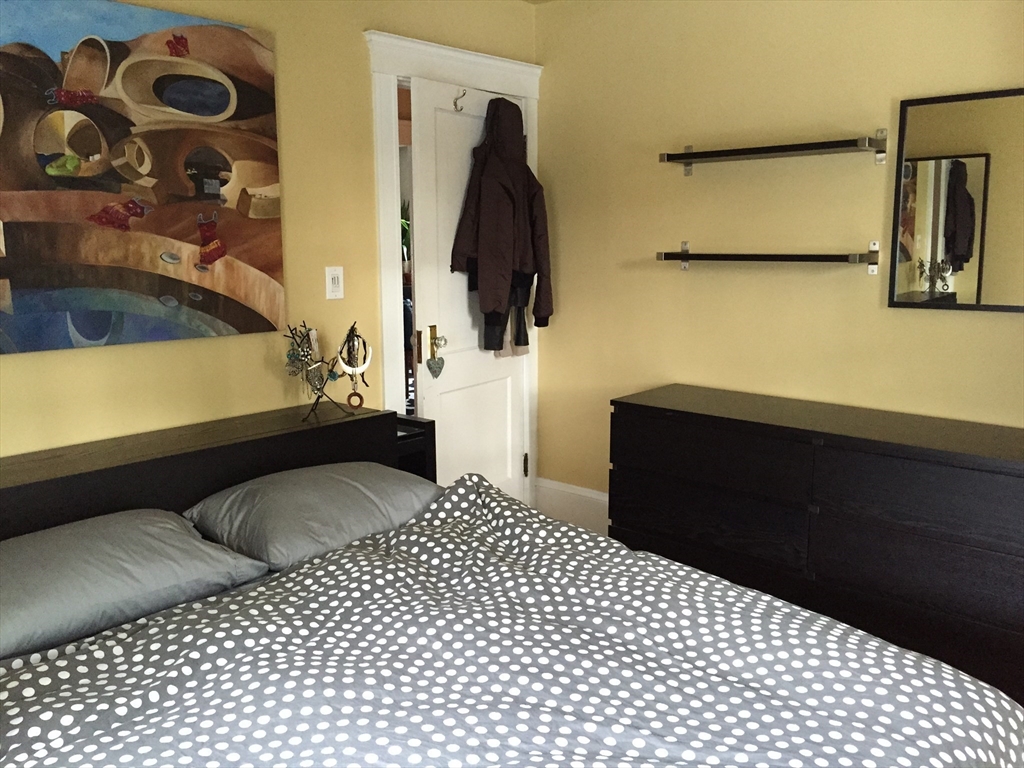 4 bed, 2 bath apartment for rent at 9 Irvington Rd Unit 9, West Somerville — photo 8 of 23