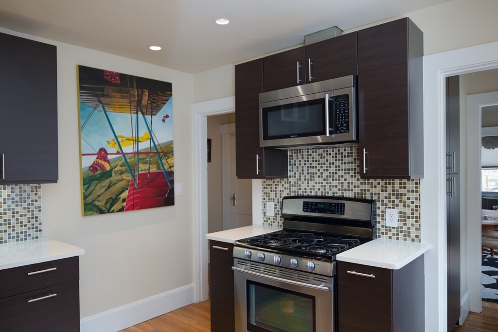 4 bed, 2 bath apartment for rent at 9 Irvington Rd Unit 9, West Somerville — photo 3 of 23