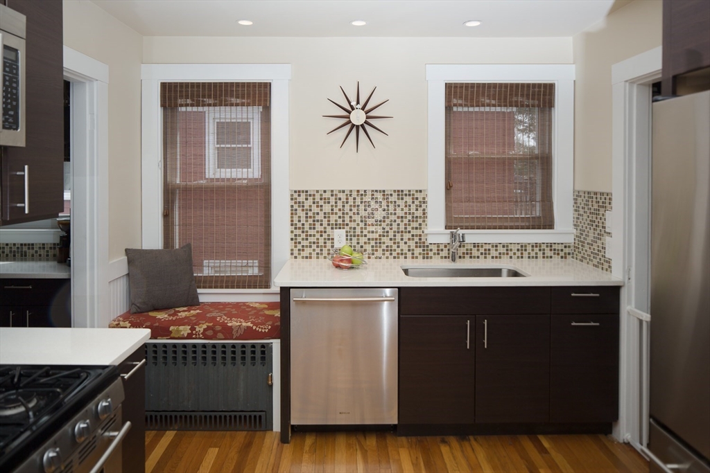 4 bed, 2 bath apartment for rent at 9 Irvington Rd Unit 9, West Somerville — photo 1 of 23