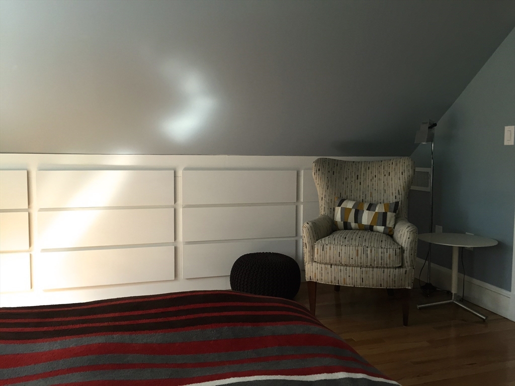 4 bed, 2 bath apartment for rent at 9 Irvington Rd Unit 9, West Somerville — photo 16 of 23
