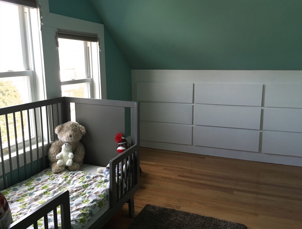 4 bed, 2 bath apartment for rent at 9 Irvington Rd Unit 9, West Somerville — photo 18 of 23