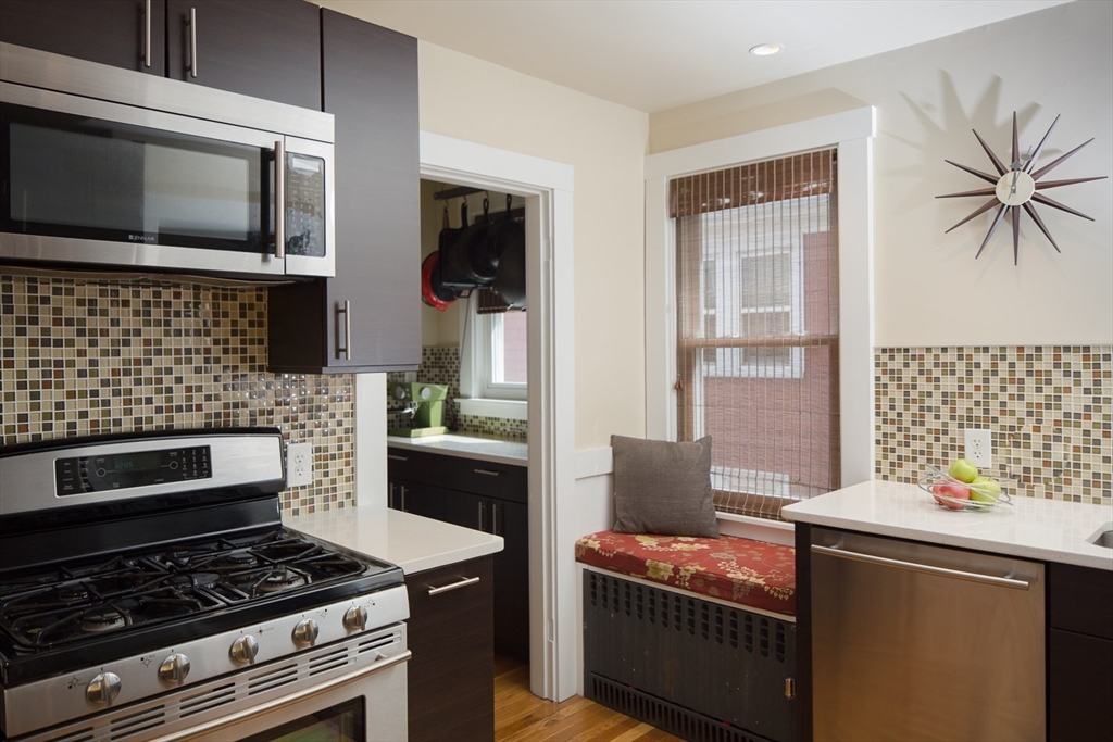 4 bed, 2 bath apartment for rent at 9 Irvington Rd Unit 9, West Somerville — photo 2 of 23