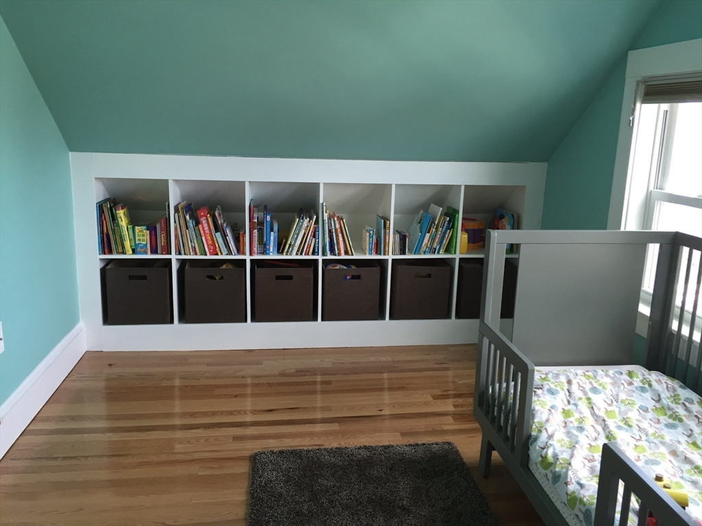 4 bed, 2 bath apartment for rent at 9 Irvington Rd Unit 9, West Somerville — photo 17 of 23