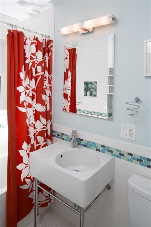 4 bed, 2 bath apartment for rent at 9 Irvington Rd Unit 9, West Somerville — photo 6 of 23