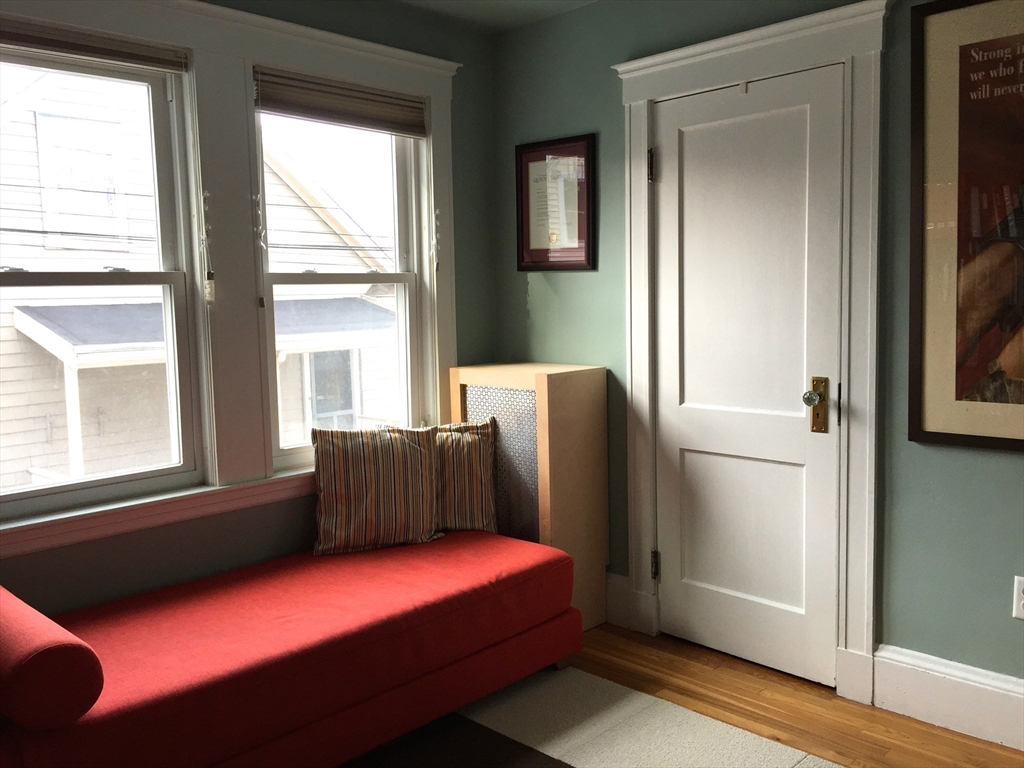 4 bed, 2 bath apartment for rent at 9 Irvington Rd Unit 9, West Somerville — photo 9 of 23