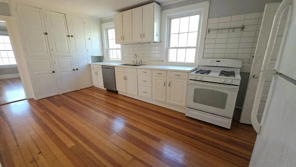 3 bed, 1 bath apartment for rent at 9 Kenilworth St Unit 9, Shawsheen Village — photo 10 of 17