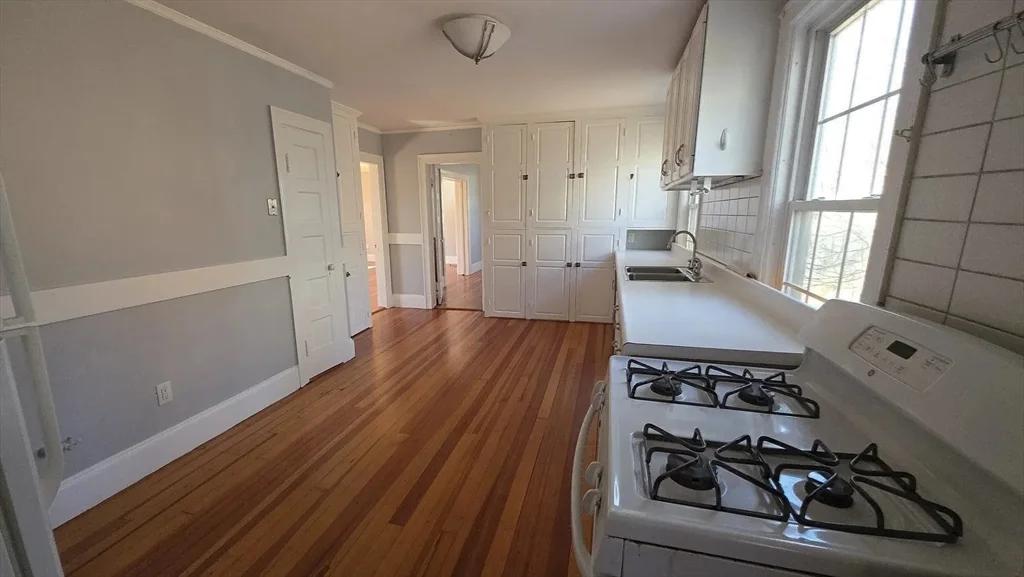 3 bed, 1 bath apartment for rent at 9 Kenilworth St Unit 9, Shawsheen Village — photo 11 of 17