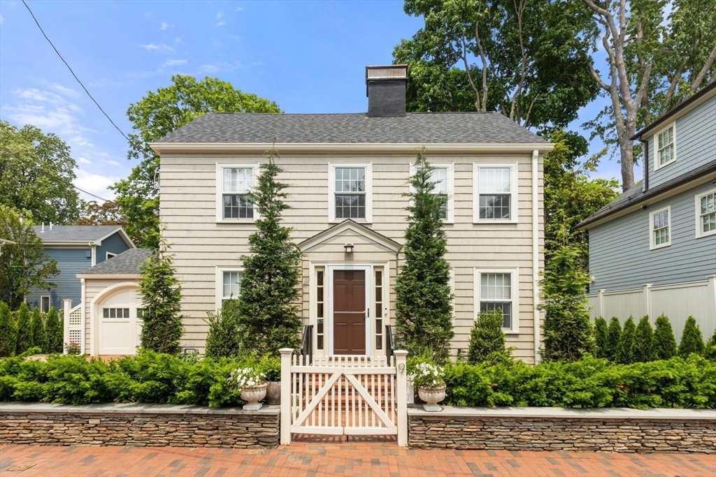 4 bed, 3 bath apartment for rent at 9 Kenway St, West Cambridge — photo 1 of 13