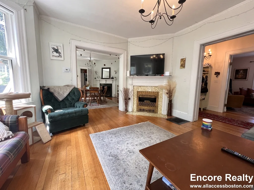 4 bed, 3 bath apartment for rent at 9 Kenwood St Unit 1, North Brookline