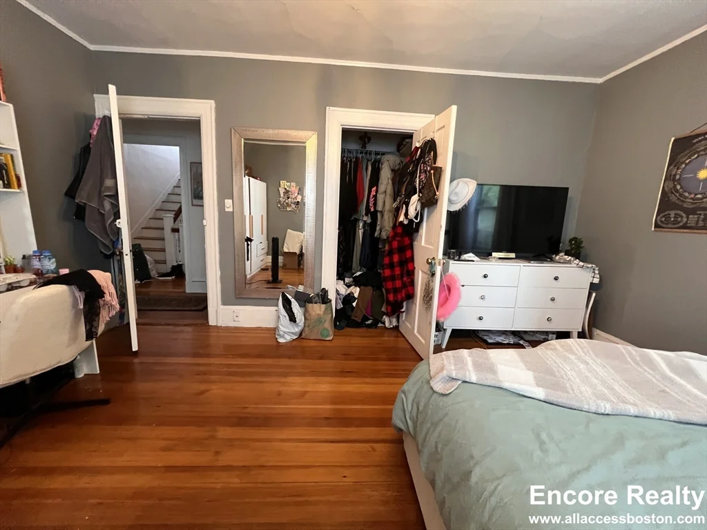 4 bed, 3 bath apartment for rent at 9 Kenwood St Unit 1, North Brookline — photo 22 of 25