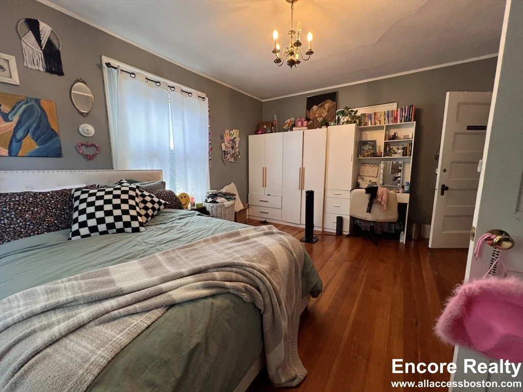 4 bed, 3 bath apartment for rent at 9 Kenwood St Unit 1, North Brookline — photo 23 of 25