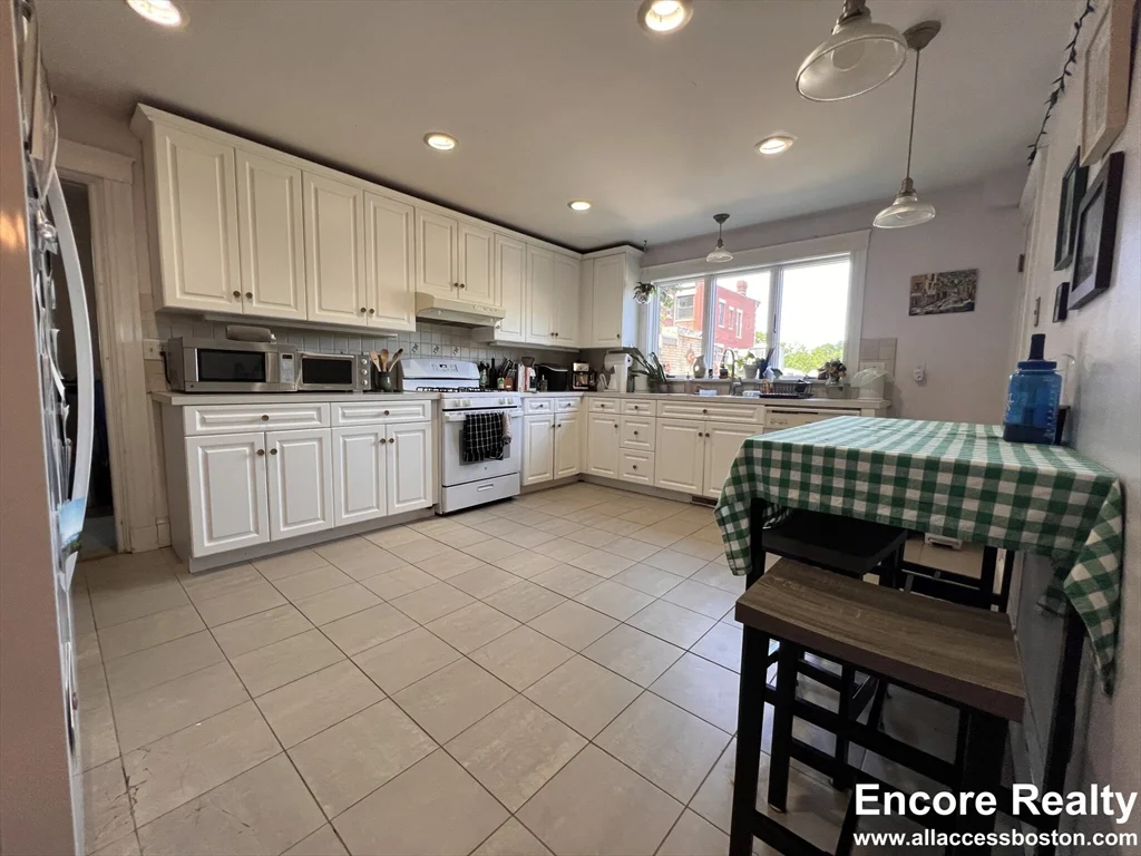 4 bed, 3 bath apartment for rent at 9 Kenwood St Unit 1, North Brookline — photo 9 of 25