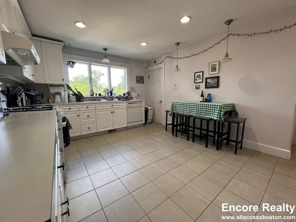 4 bed, 3 bath apartment for rent at 9 Kenwood St Unit 1, North Brookline — photo 10 of 25