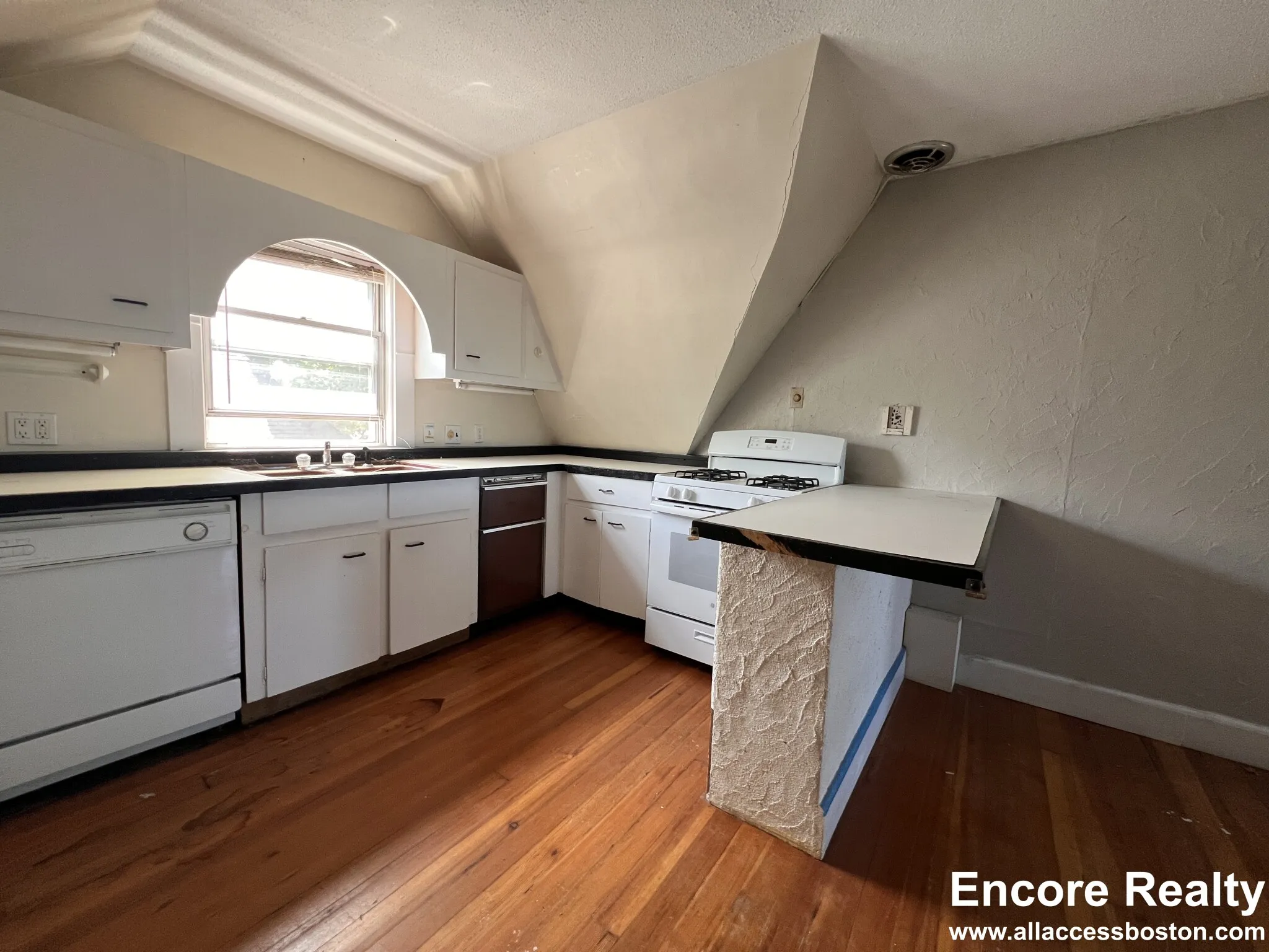 2 bed, 1 bath apartment for rent at 9 Kenwood St Unit 2, North Brookline — photo 4 of 21