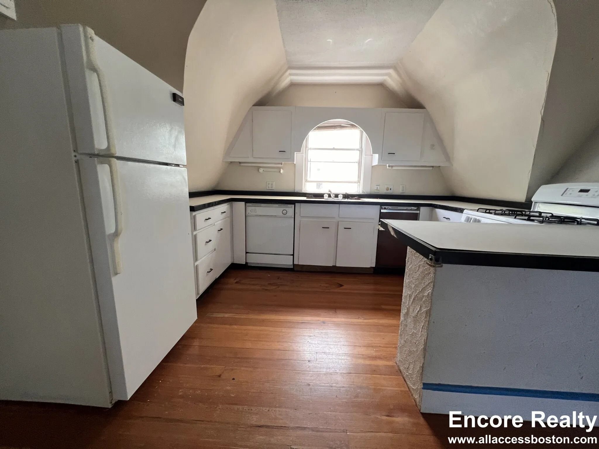 2 bed, 1 bath apartment for rent at 9 Kenwood St Unit 2, North Brookline — photo 2 of 21
