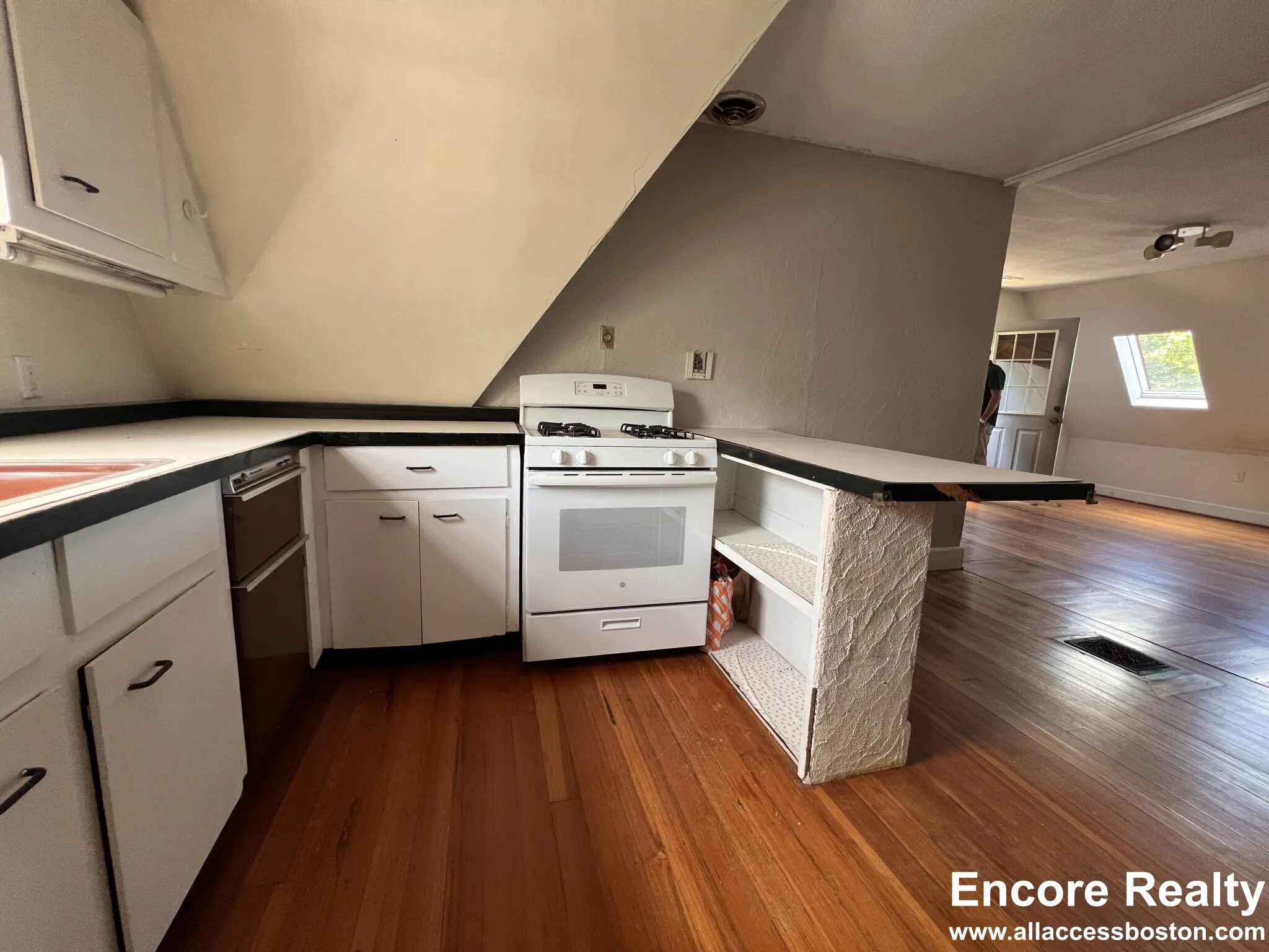 2 bed, 1 bath apartment for rent at 9 Kenwood St Unit 2, North Brookline — photo 5 of 21