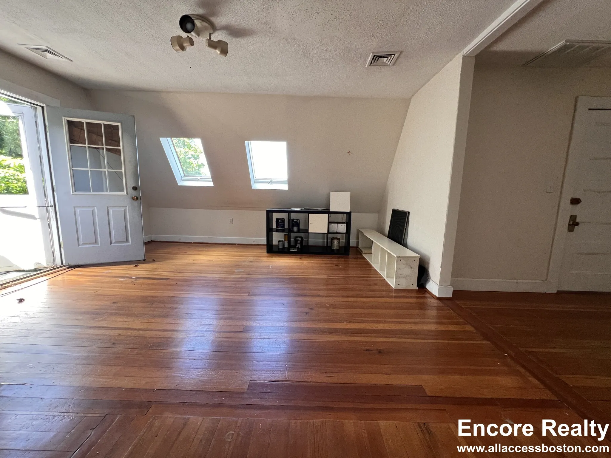 2 bed, 1 bath apartment for rent at 9 Kenwood St Unit 2, North Brookline — photo 1 of 21