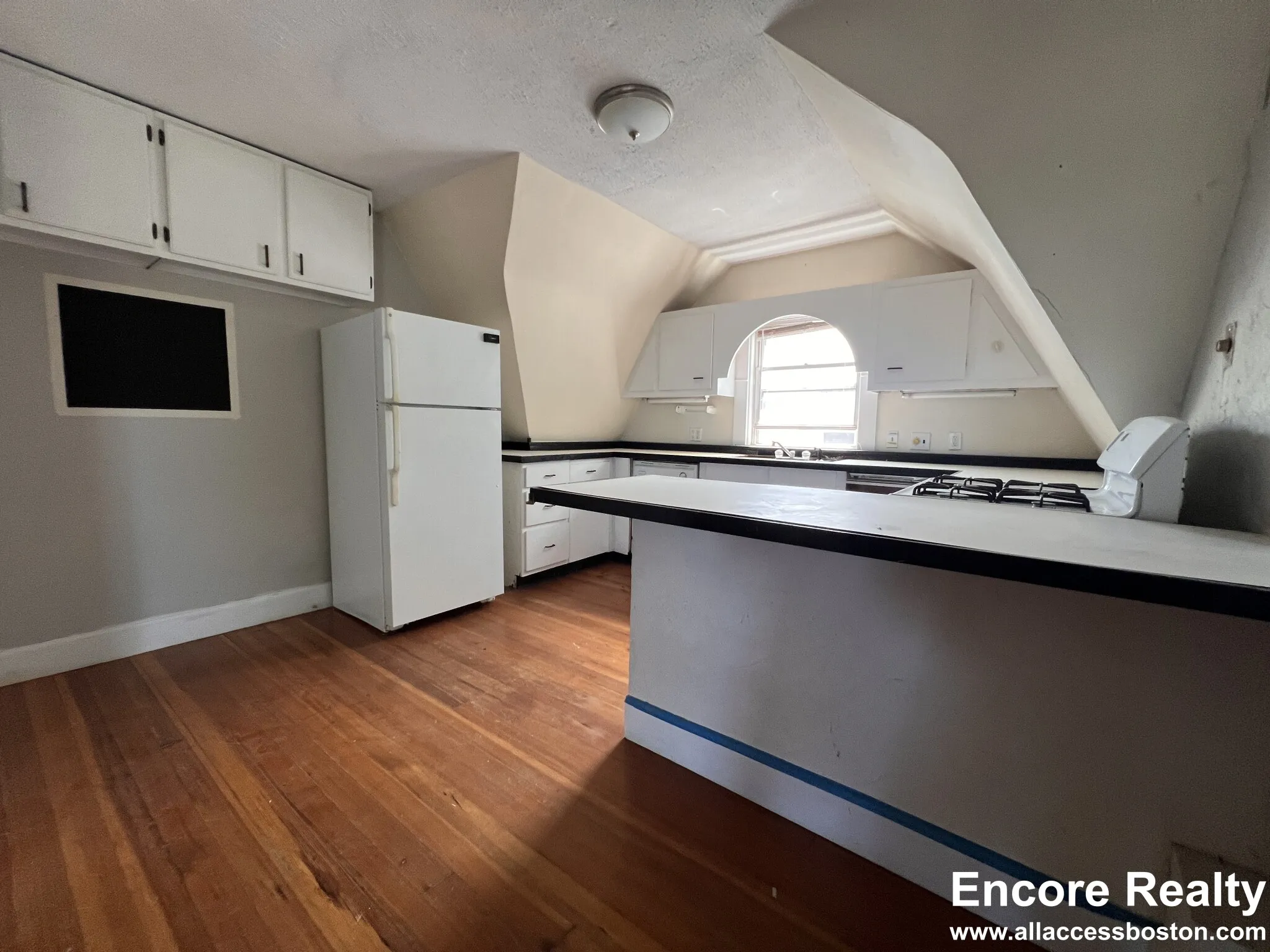 2 bed, 1 bath apartment for rent at 9 Kenwood St Unit 2, North Brookline — photo 3 of 21