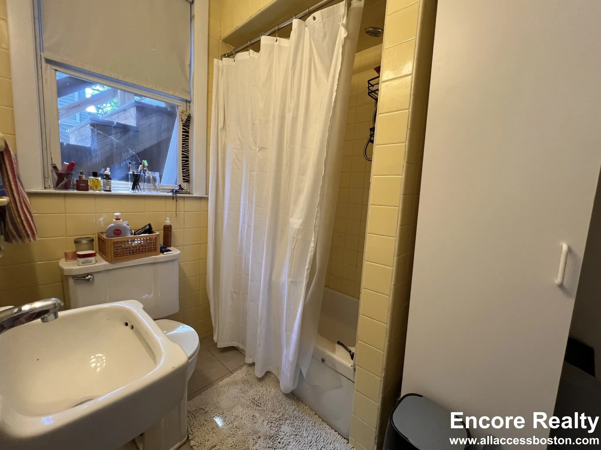 4.5 bed, 3.5 bath apartment for rent at 9 Kenwood St Unit 9-1, North Brookline — photo 21 of 41