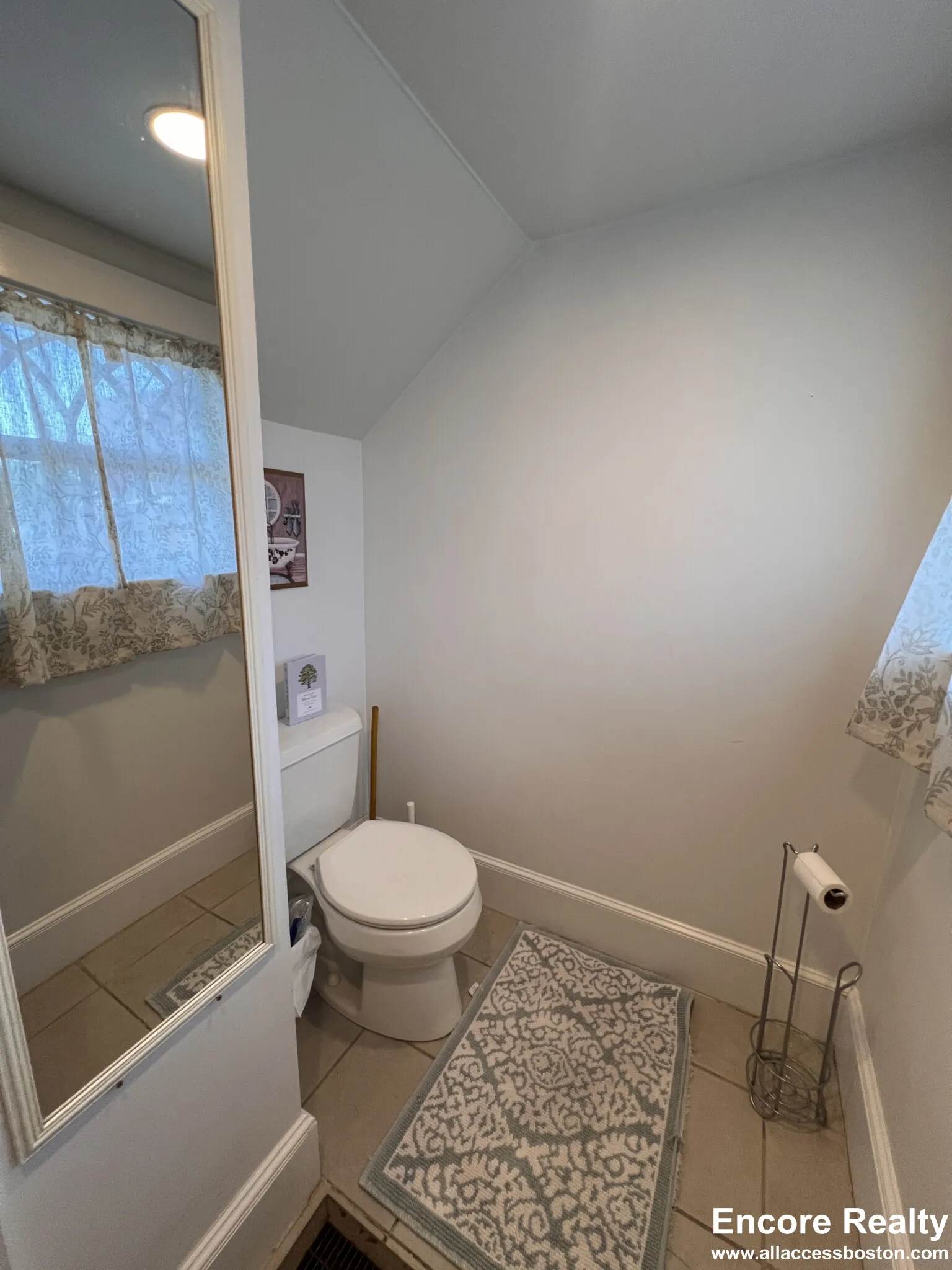 4.5 bed, 3.5 bath apartment for rent at 9 Kenwood St Unit 9-1, North Brookline — photo 20 of 41