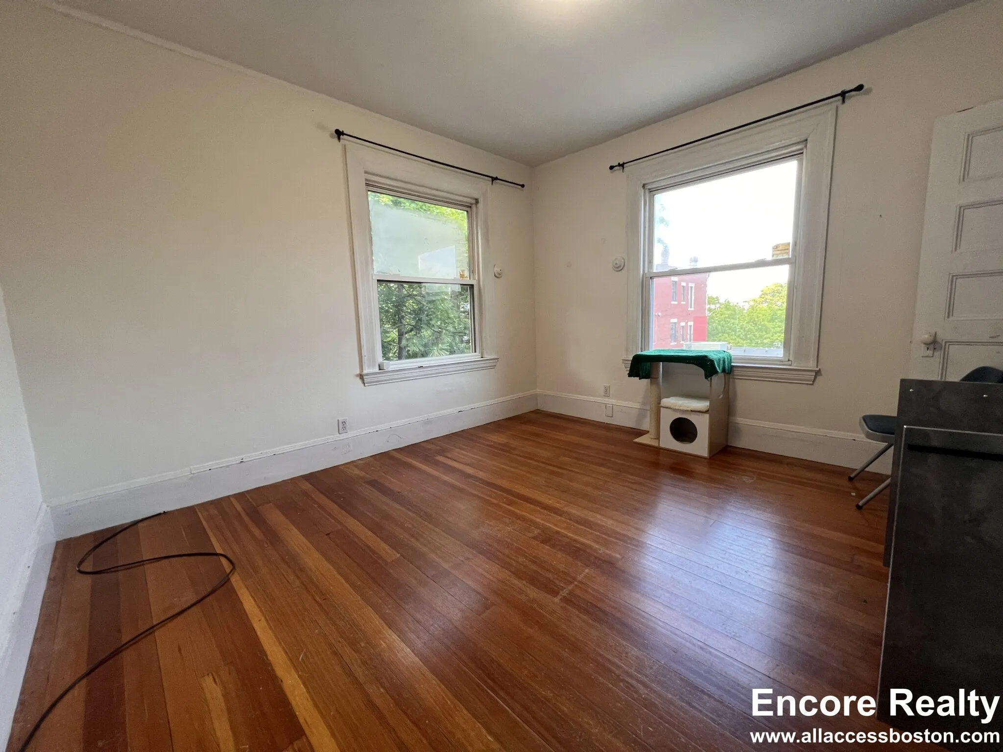 4.5 bed, 3.5 bath apartment for rent at 9 Kenwood St Unit 9-1, North Brookline — photo 32 of 41